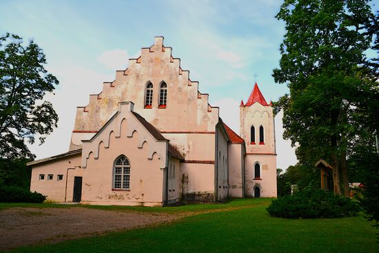 Baznīckalns un Sv. Jāņa evaņģēliski luteriskā baznīca